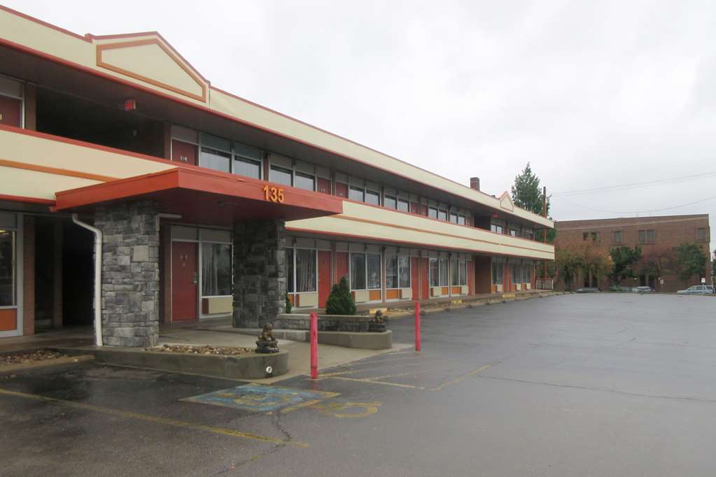 Econo Lodge Zanesville Exterior photo