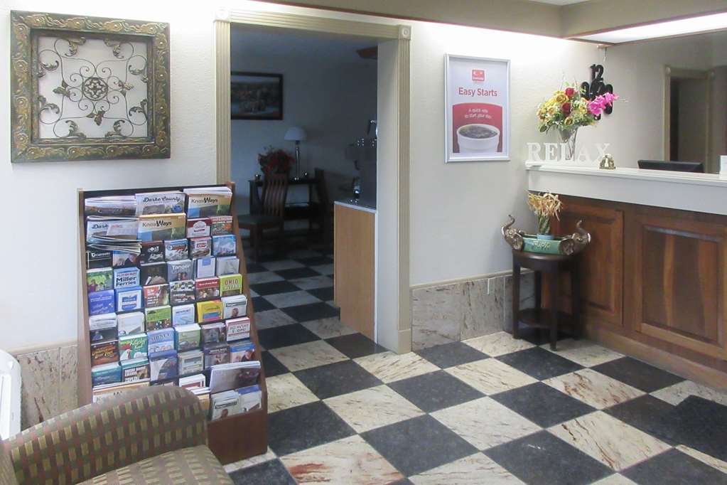 Econo Lodge Zanesville Interior photo